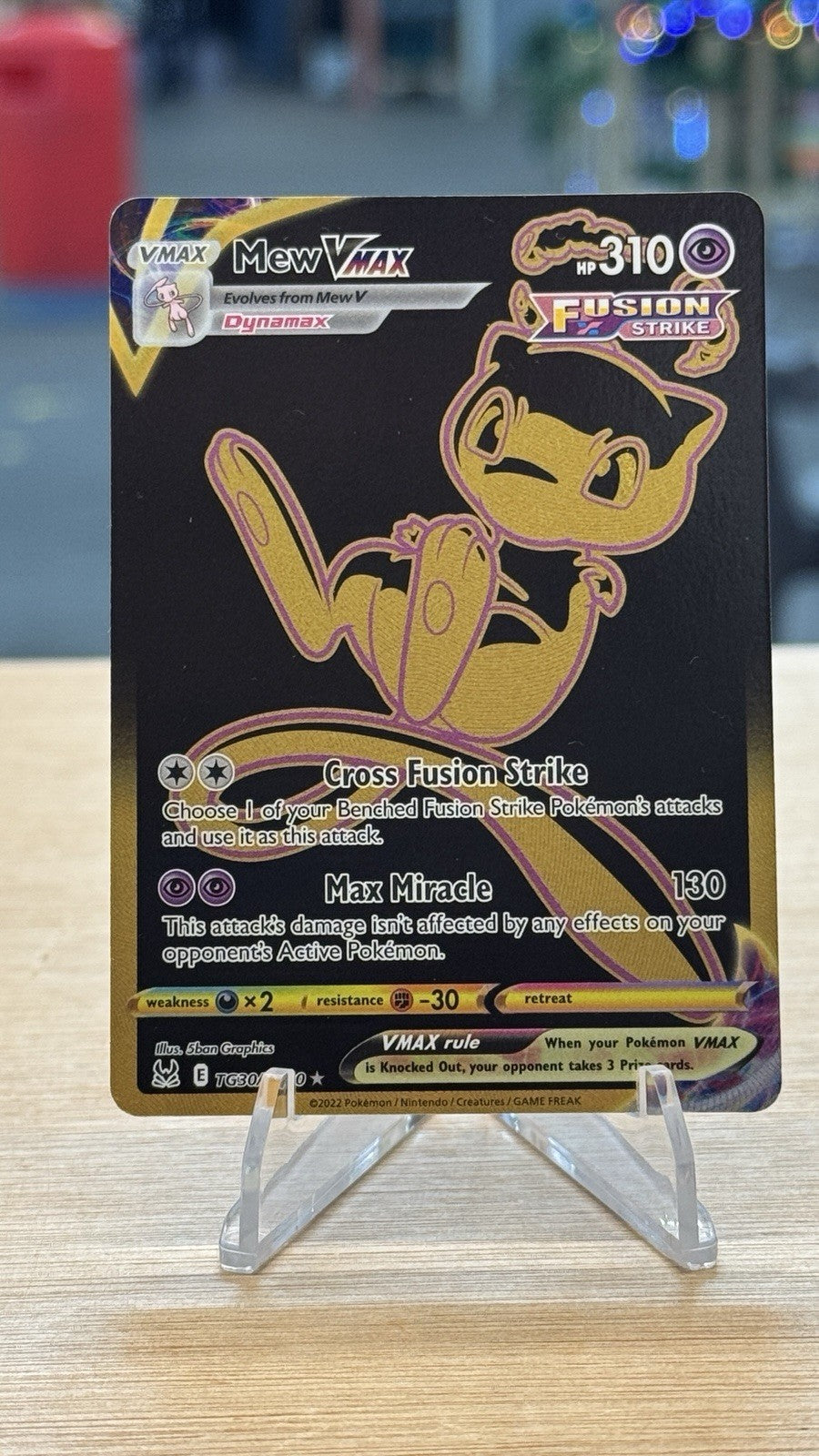 Pokémon Mew VMAX TCG Fusion Strike Secret Rare Card 268/264 Black And Gold